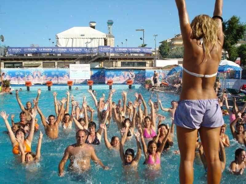 Hotel Fucsia Riccione Bagian luar foto
