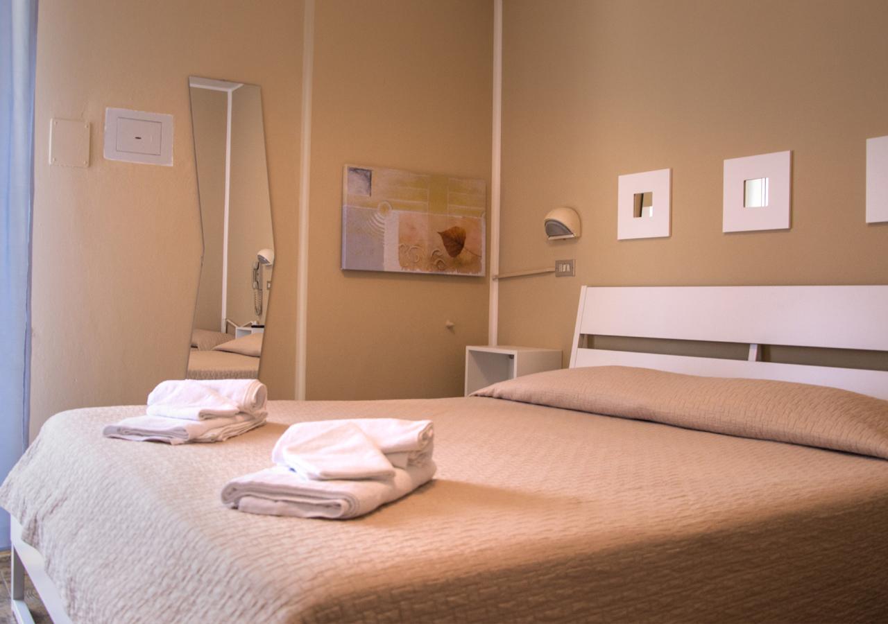 Hotel Fucsia Riccione Bagian luar foto