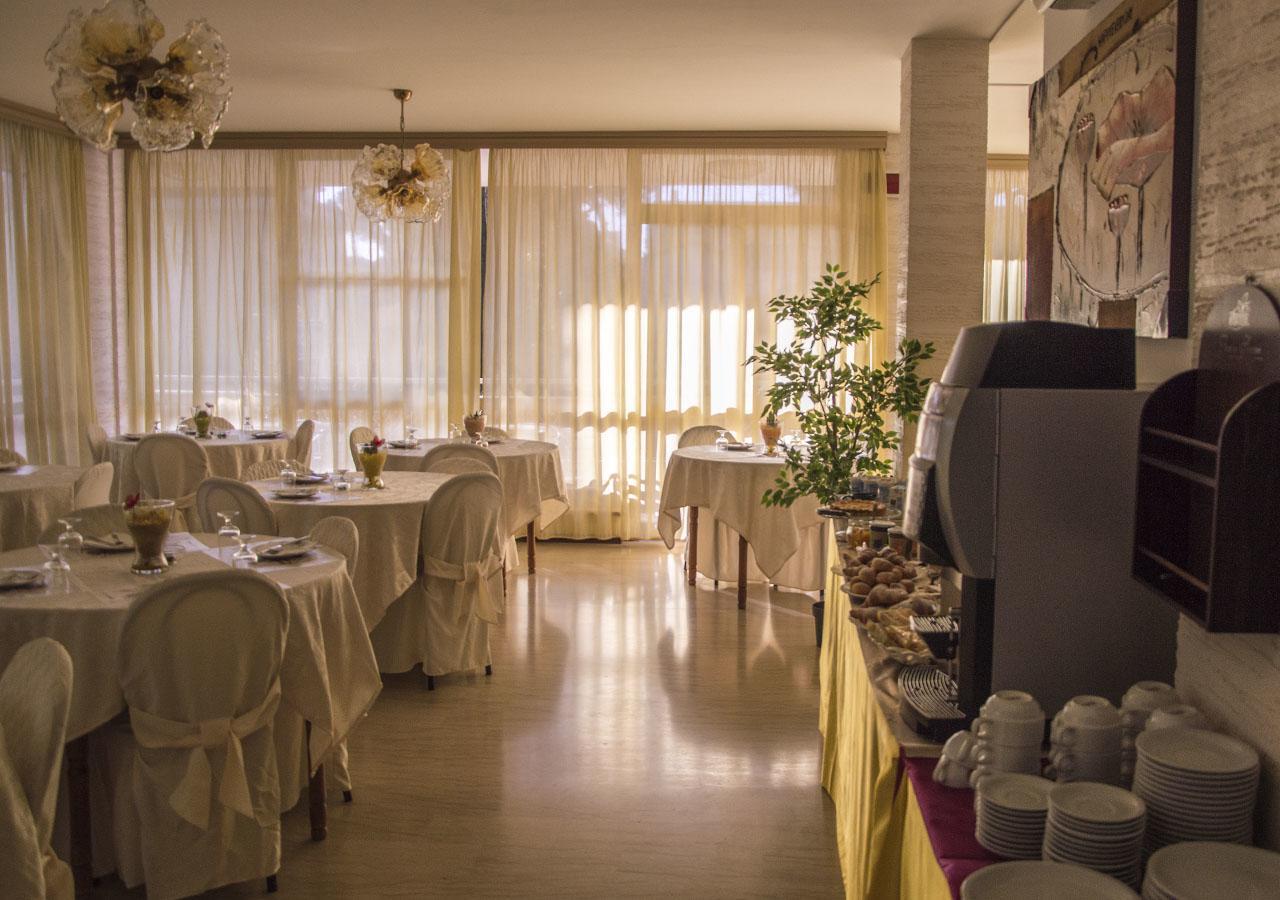 Hotel Fucsia Riccione Bagian luar foto